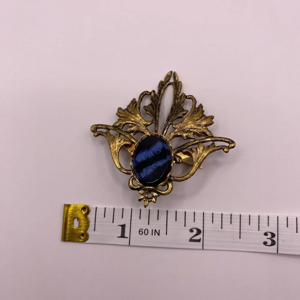Vintage Brooch Gold Plated Blue Grm Stone Gold Color Tone